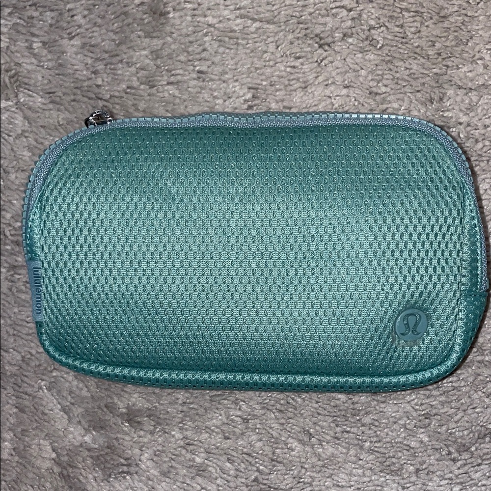 Lululemon Everywhere Mesh Belt Bag 1L